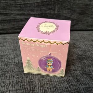 Ladurée Christmas Ornament - Pink religious rose